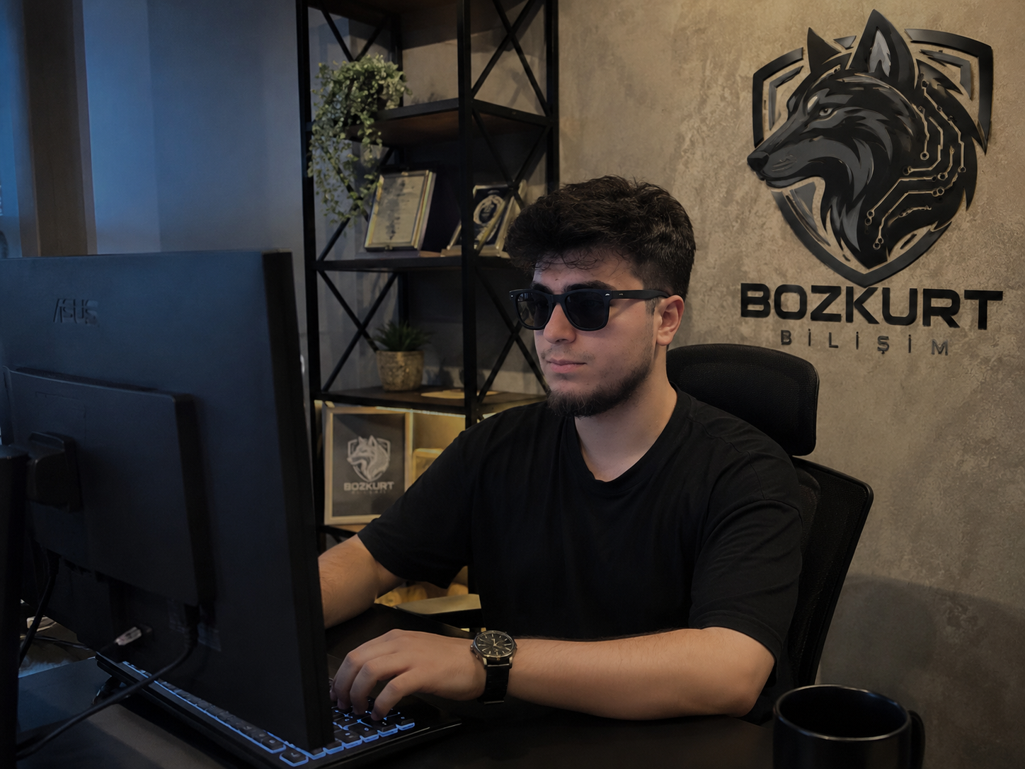 Bozkurt Bilişim bilgisayar başında proje geliştirme